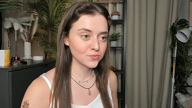 ThelmaJusto online show from November 6, 2025, 2:18 pm