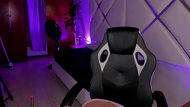 Lia Kitten online show from October 7, 2025, 3:04 am