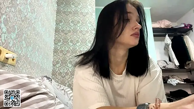 SorayaTrieger online show from October 19, 2025, 9:32 am