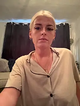 KikiMaexox online show from October 10, 2025, 4:28 pm