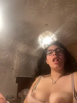 Snapshot of luciamaria01 chatting on October 7, 2025, 4:15 pm luciamaria01 online show from October 7, 2025, 4:15 pm