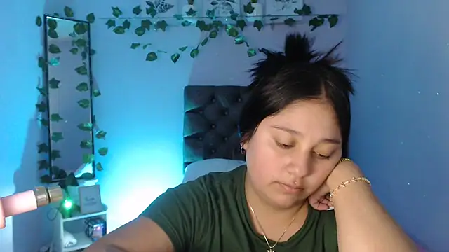 KOREN JALAA online show from February 11, 2025, 5:50 pm