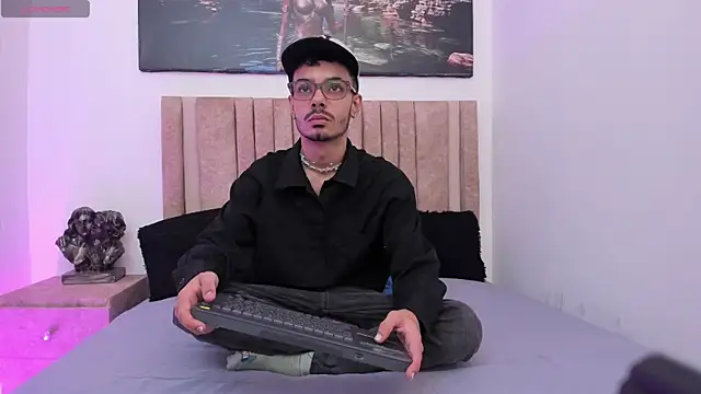 Timothe Evans online show from October 30, 2025, 7:47 pm