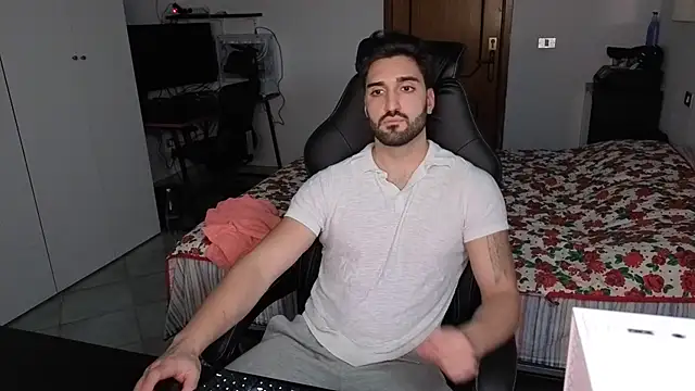 Al3xox02 online show from February 6, 2026, 8:45 pm