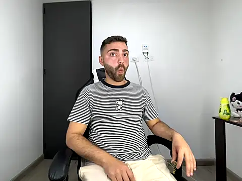 Snapshot of Nathan_Ryder chatting on October 26, 2025, 4:40 am Nathan Ryder online show from October 26, 2025, 4:40 am