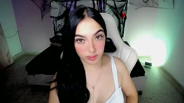 Snapshot of cielooo_ chatting on October 28, 2025, 8:11 pm cielooo online show from October 28, 2025, 8:11 pm