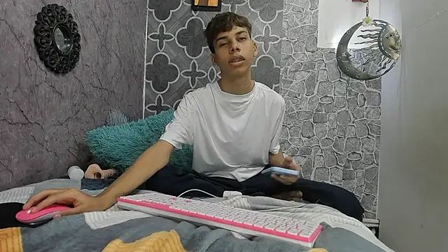 sexyboys cutex18 online show from December 22, 2025, 7:55 pm