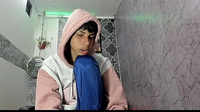 sexyboys cutex18 online show from March 5, 2026, 10:39 pm