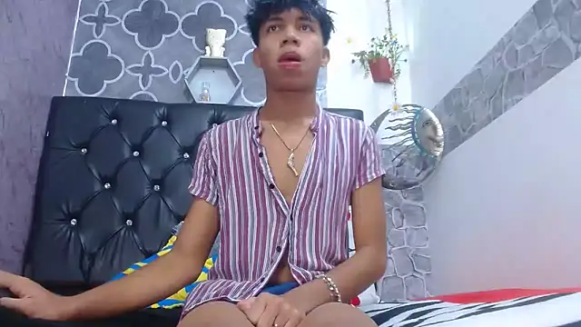 sexyboys cutex18 online show from April 13, 2026, 1:22 am