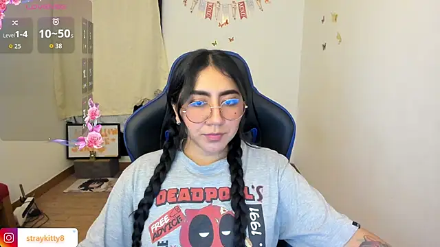 LoveLyy- online show from April 7, 2026, 10:31 pm