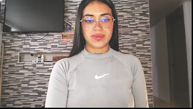 Carla Bennett   online show from October 6, 2025, 11:51 am