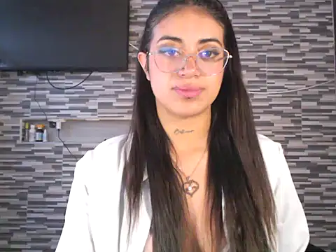 Carla Bennett   online show from October 15, 2025, 11:21 am