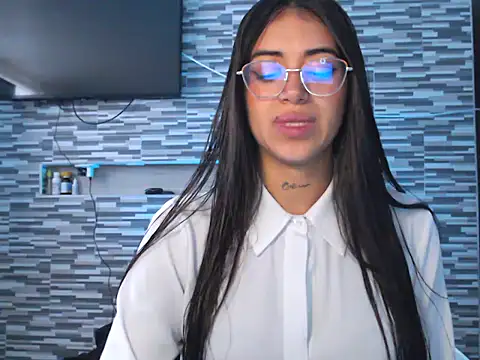 Carla Bennett   online show from October 27, 2025, 11:36 am