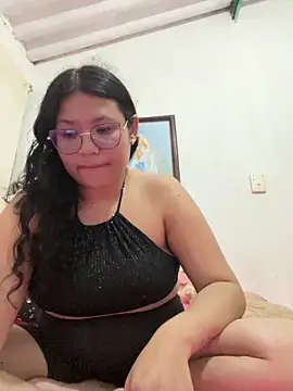 Snapshot of MaviEvil_ chatting on October 25, 2025, 11:32 pm MaviEvil online show from October 25, 2025, 11:32 pm