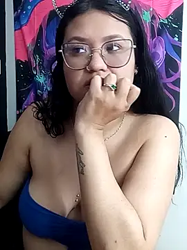 Snapshot of MaviEvil_ chatting on October 28, 2025, 3:25 pm MaviEvil online show from October 28, 2025, 3:25 pm