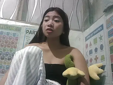 Hot Lina31 online show from July 19, 2026, 1:04 pm
