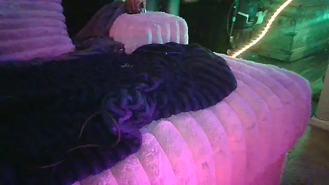 nvthvn555 online show from October 27, 2025, 5:55 am