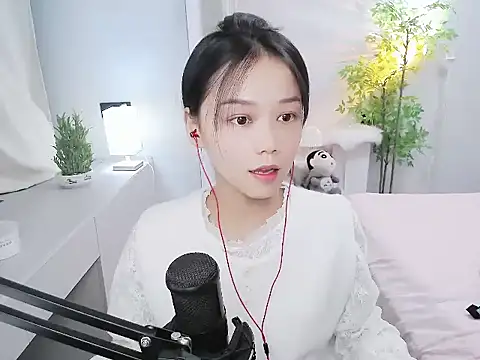 mili0923 online show from October 12, 2025, 2:16 pm