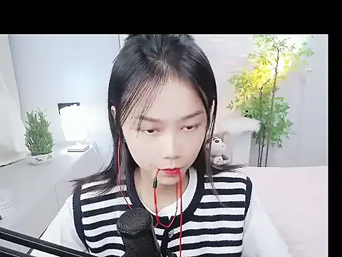 mili0923 online show from October 13, 2025, 2:39 pm