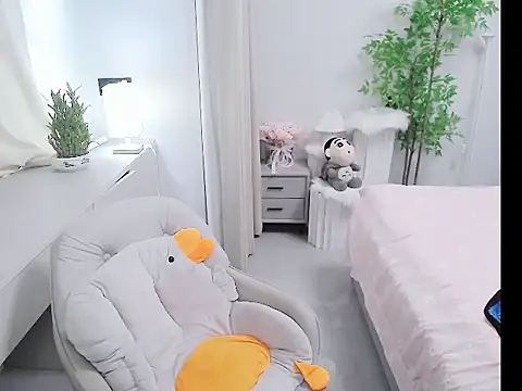 mili0923 online show from October 15, 2025, 6:57 am