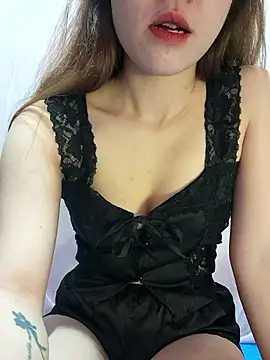 LylyCii6969 online show from December 15, 2025, 11:31 pm