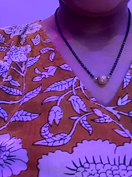 bindiyarani01 online show from October 5, 2025, 1:31 pm