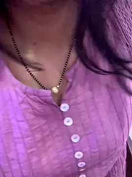 bindiyarani01 online show from October 14, 2025, 1:01 pm