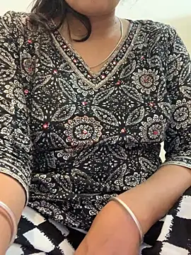 bindiyarani01 online show from November 1, 2025, 9:22 am