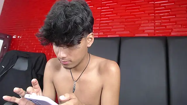 tyler wolf1  online show from October 10, 2025, 12:37 pm