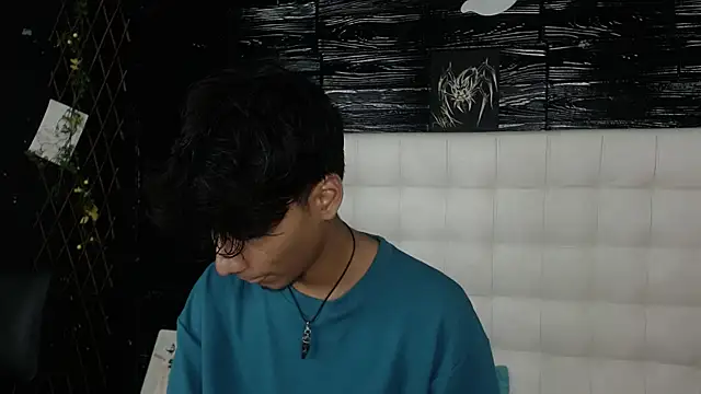 tyler wolf1  online show from October 20, 2025, 12:27 pm