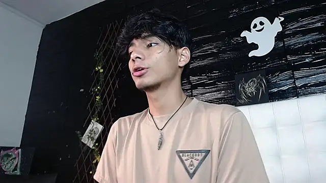 tyler wolf1  online show from October 22, 2025, 12:27 pm