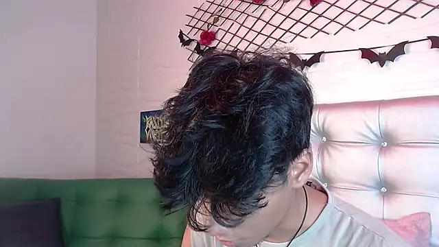 tyler wolf1  online show from October 27, 2025, 12:31 pm