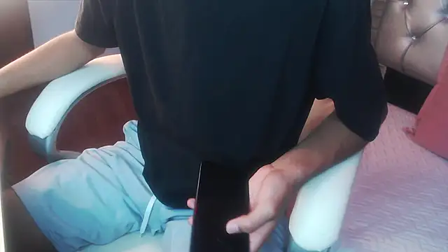 tyler wolf1  online show from October 29, 2025, 12:40 pm