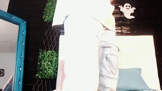 tyler wolf1  online show from November 1, 2025, 12:18 pm