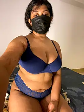 Monica  Bellucci   online show from November 23, 2025, 2:06 pm