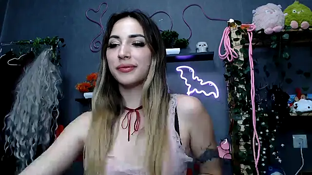 Snapshot of Walleriana chatting on October 14, 2025, 12:11 am Walleriana online show from October 14, 2025, 12:11 am