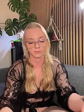 Snapshot of LinaLeana chatting on March 1, 2026, 5:59 pm LinaLeana online show from March 1, 2026, 5:59 pm