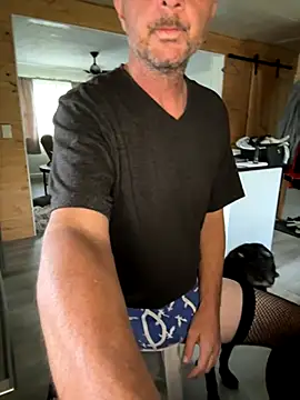 Snapshot of smkbustr chatting on October 13, 2025, 8:09 pm smkbustr online show from October 13, 2025, 8:09 pm