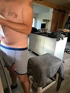 Snapshot of smkbustr chatting on October 21, 2025, 8:42 pm smkbustr online show from October 21, 2025, 8:42 pm