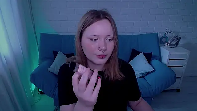 Snapshot of AuroraMour chatting on October 14, 2025, 9:21 am AuroraMour online show from October 14, 2025, 9:21 am