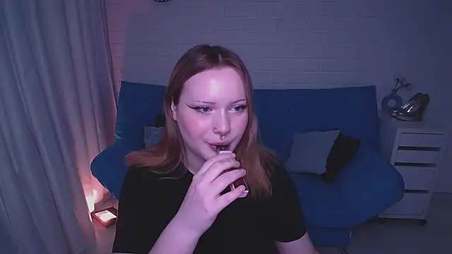 Snapshot of AuroraMour chatting on October 15, 2025, 2:39 pm AuroraMour online show from October 15, 2025, 2:39 pm