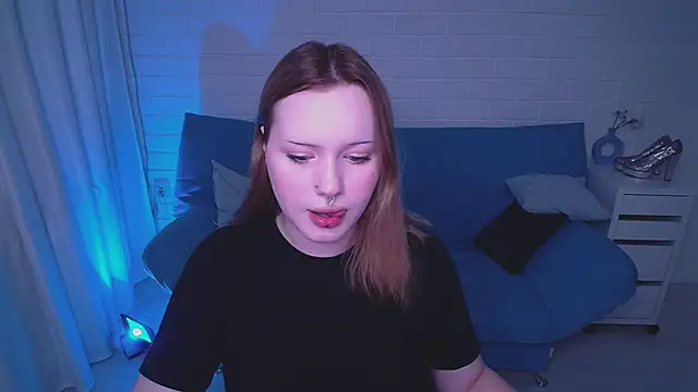 Snapshot of AuroraMour chatting on October 16, 2025, 4:19 pm AuroraMour online show from October 16, 2025, 4:19 pm