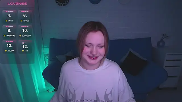 Snapshot of AuroraMour chatting on October 21, 2025, 4:13 am AuroraMour online show from October 21, 2025, 4:13 am