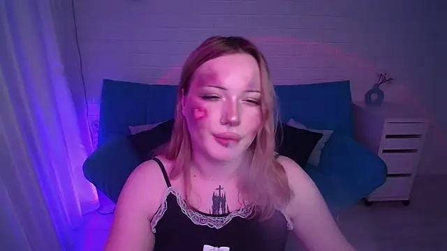 Snapshot of AuroraMour chatting on October 31, 2025, 3:24 pm AuroraMour online show from October 31, 2025, 3:24 pm