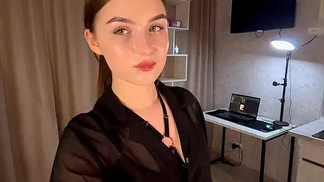 RinaModel online show from November 19, 2025, 8:09 pm