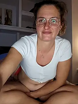 Snapshot of xcrazzycat chatting on February 24, 2026, 9:24 pm xcrazzycat online show from February 24, 2026, 9:24 pm