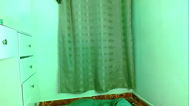 Snapshot of zora_blue777 chatting on October 11, 2025, 12:43 am zora blue777 online show from October 11, 2025, 12:43 am