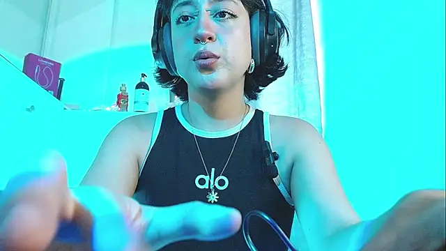 Snapshot of zora_blue777 chatting on October 18, 2025, 9:37 pm zora blue777 online show from October 18, 2025, 9:37 pm