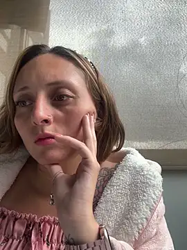 Mia dca online show from November 5, 2025, 8:53 pm