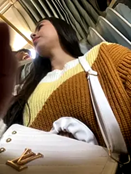 Iam Valentinaaa online show from October 15, 2025, 12:38 pm